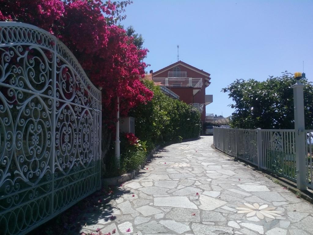 Agriturismo La Rocca San Bartolomeo Al Mare Zewnętrze zdjęcie